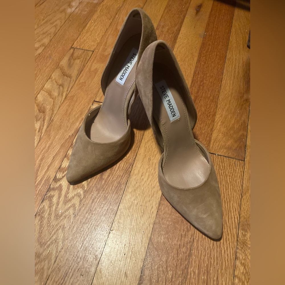 Jessica Simpson  size 9   Suede